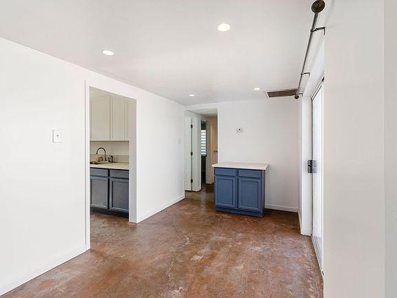 5th image of 636 E Waverly St Unit 1