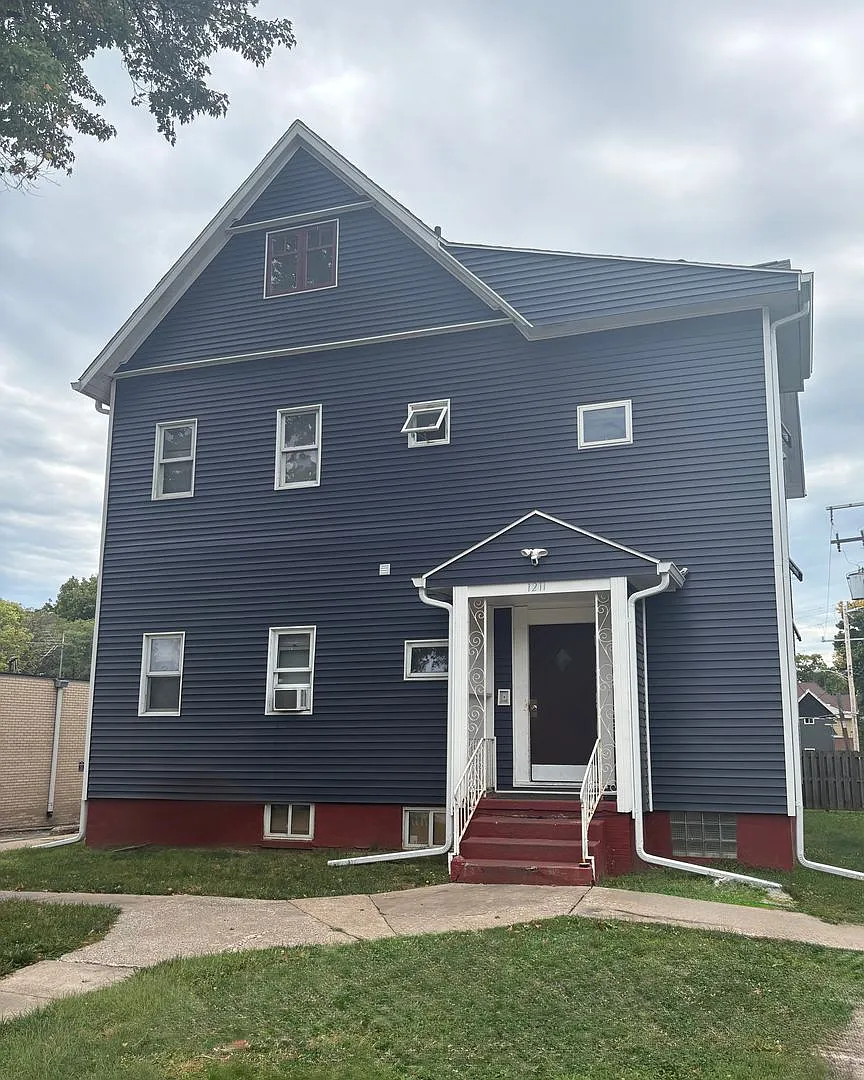 North North — Photo 1