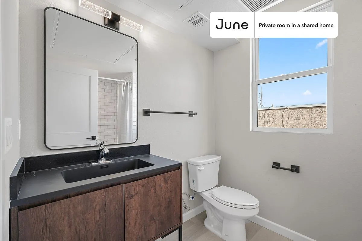 Queen bedroom in 5 bed/5 bath home in Boyle Heights #1829 D — Photo 2