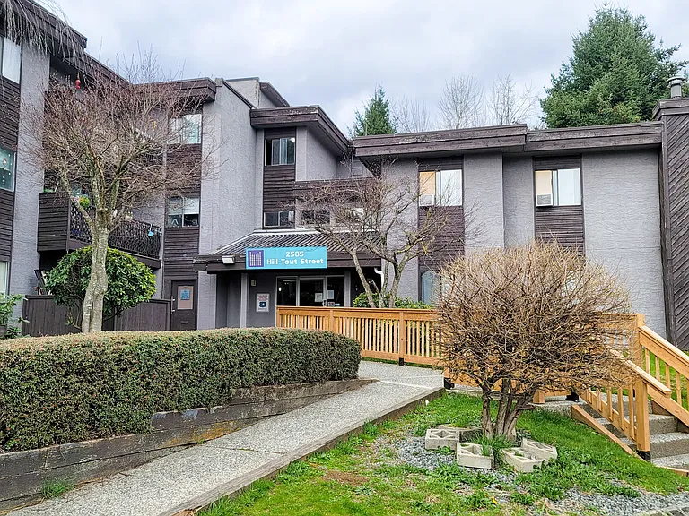 2525 Hill Tout St — Photo 17