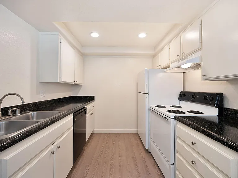 Elan Carlsbad Shores — Photo 13