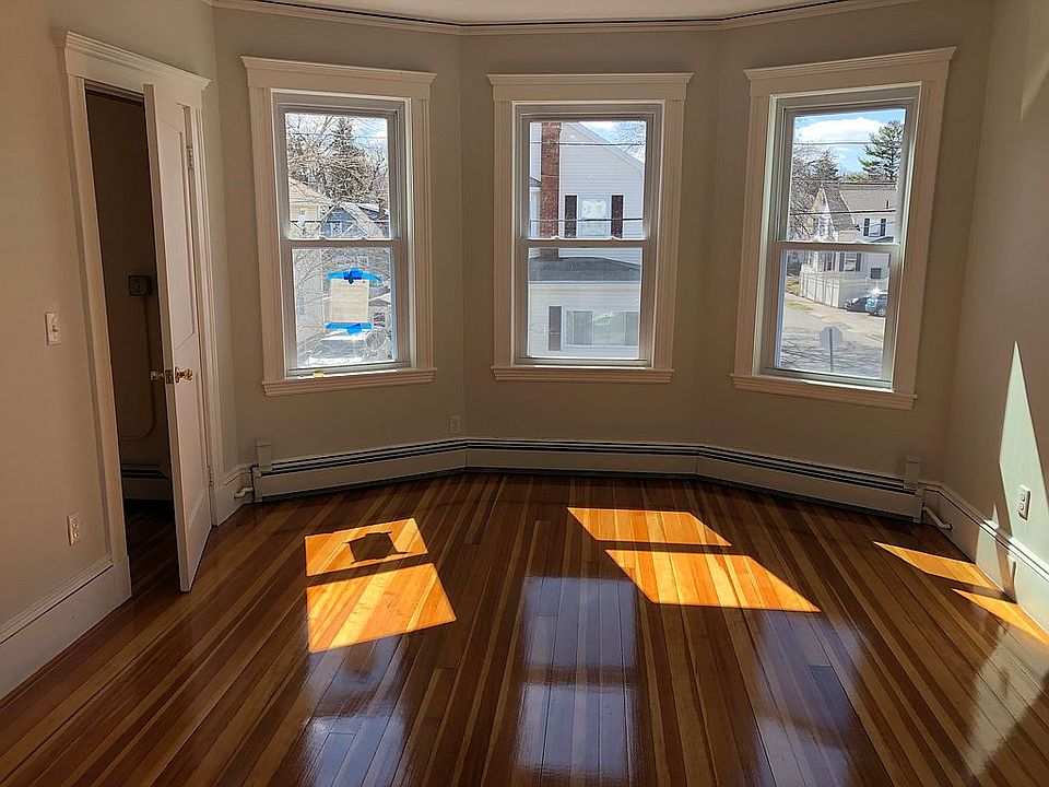 2nd image of 49 E Park Ave