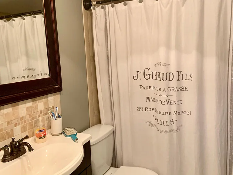 144 Albemarle Dr — Photo 2