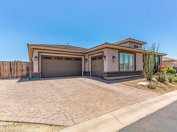 4th image of 223 E CREOSOTE Drive