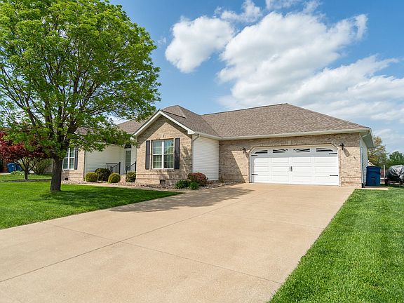 3rd image of 1106 Daybreak Dr
