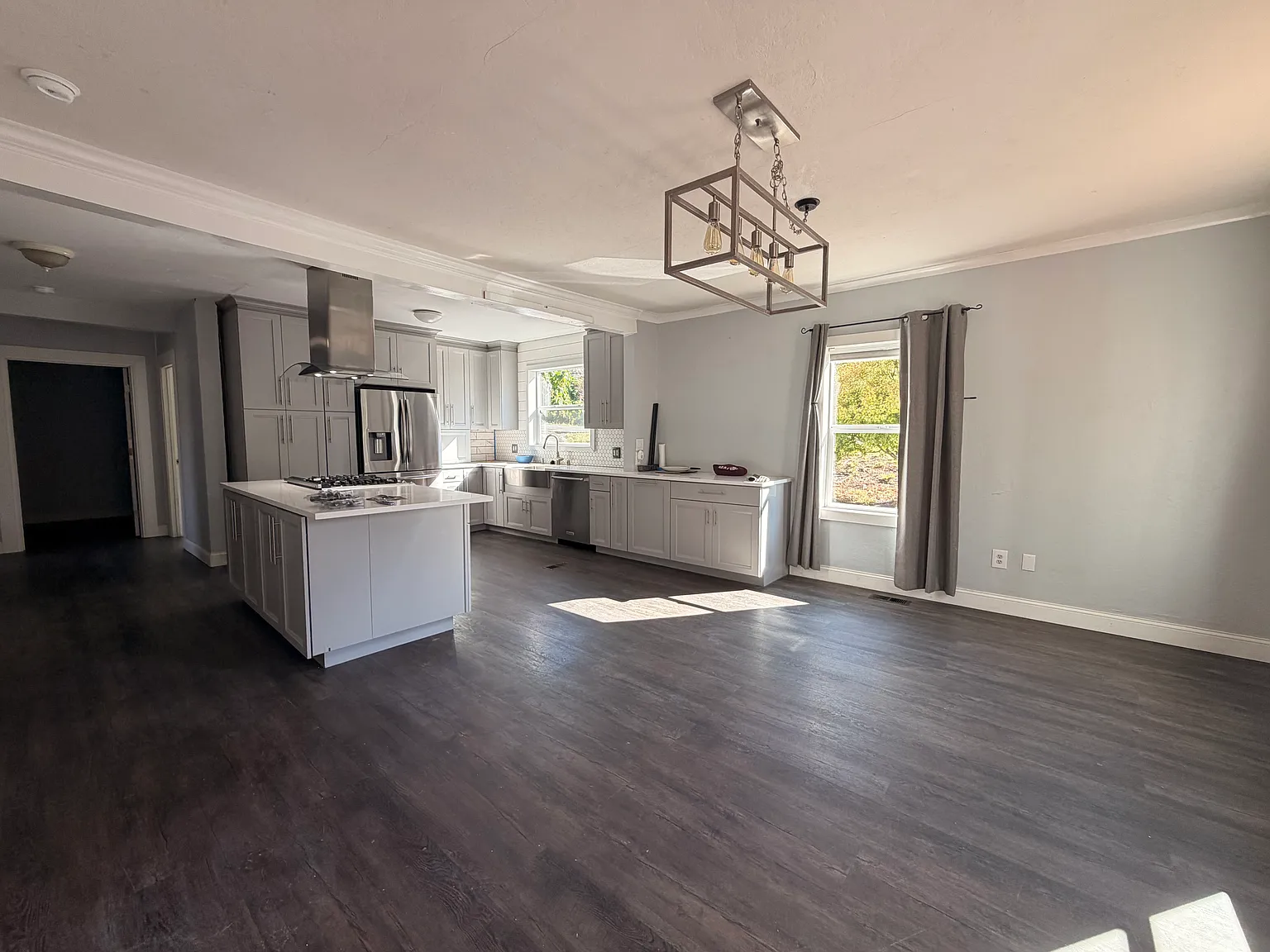3 bed, $2,950 — Photo 1