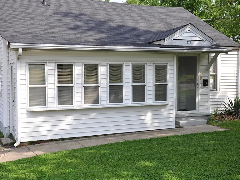 1079 Duncan Ave — Photo 1