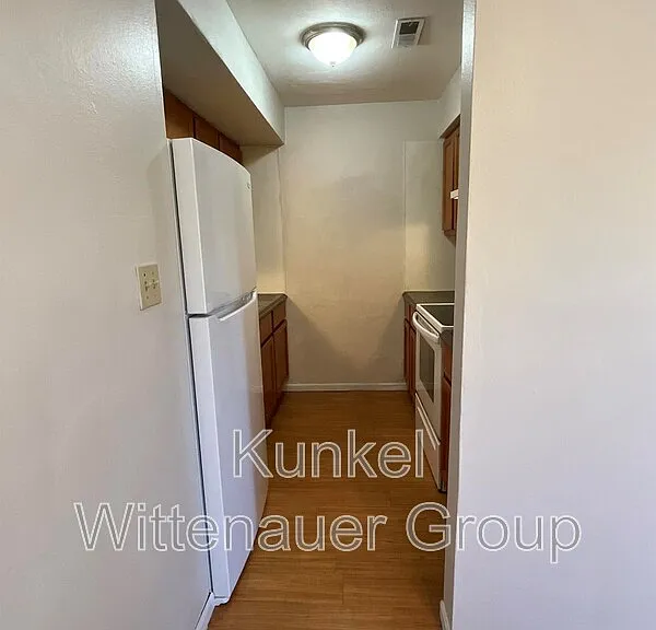 1807-2 Jamestown Rd — Photo 5