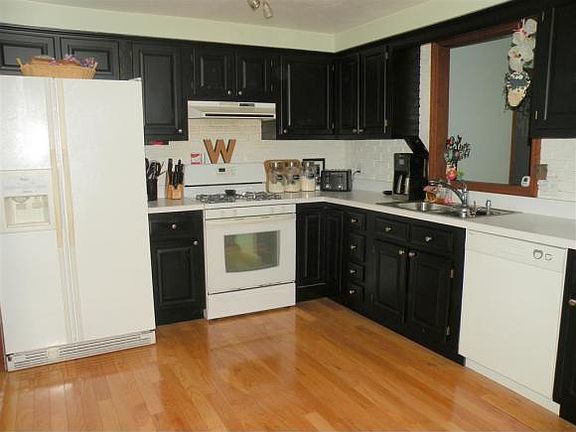 4th image of 37 Maplewood Dr