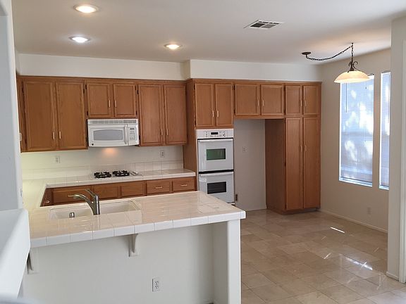 2nd image of 39 Greenmeadow Dr