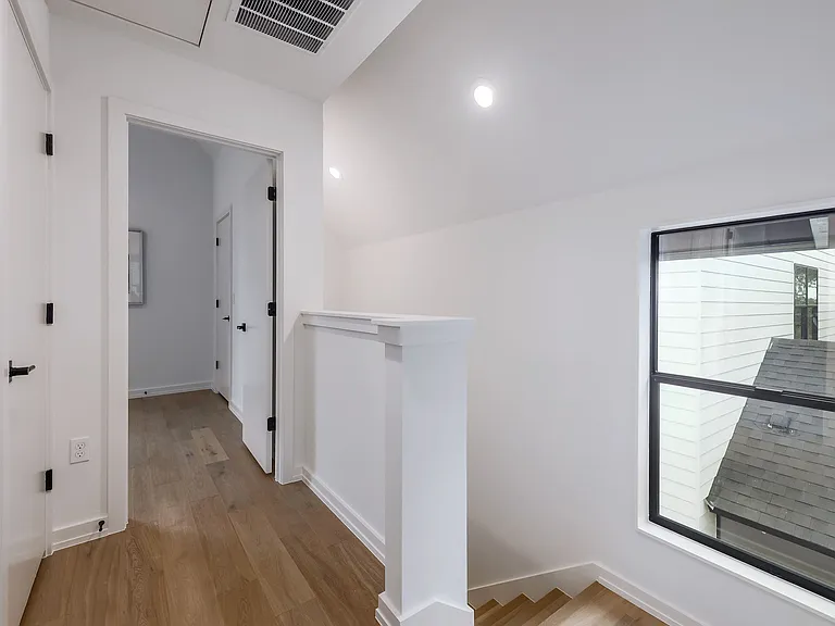 1103 Manlove St — Photo 5