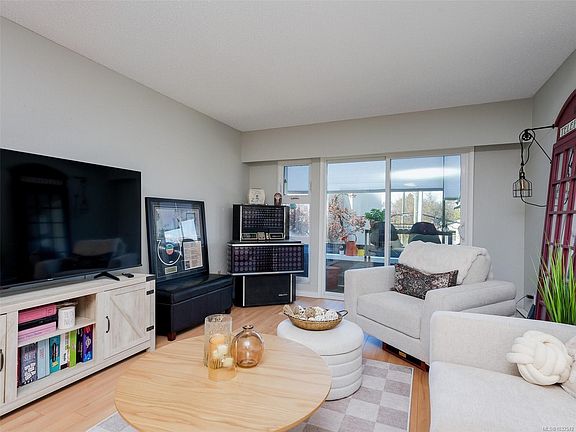 2nd image of 1537 Morrison St #304