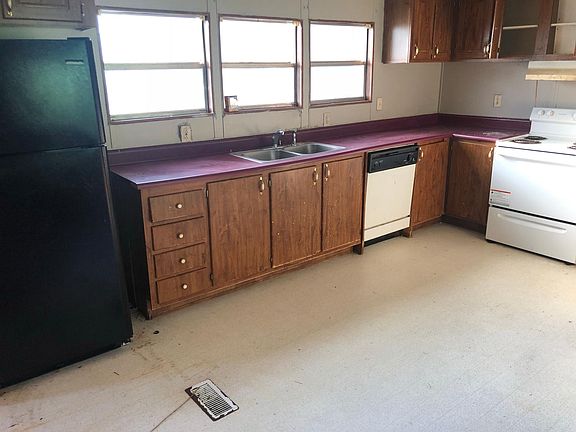 3rd image of 1013 Peaches Ln McComb Ms #39648