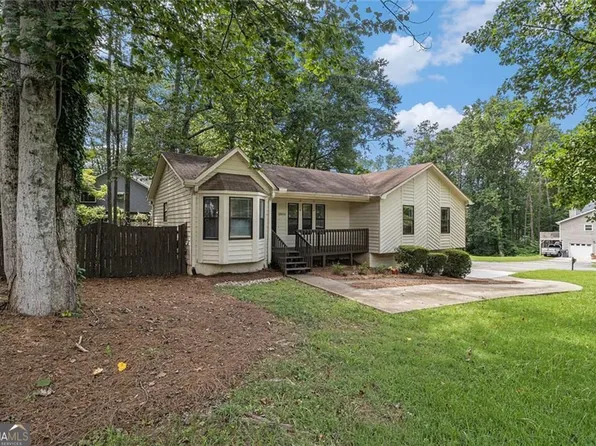 647 Sunshine Trce NW, Acworth, GA 30102