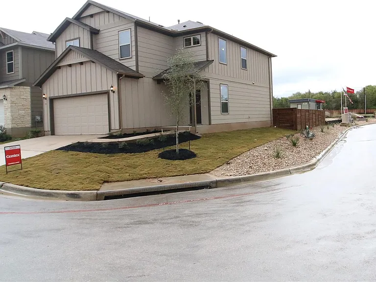 2601 Chandler Creek Blvd #16 — Photo 2