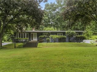 31 Lakeview Rd, Carmel, NY 10512