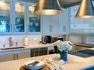130 E Oak St APT 11A, Chicago, IL 60611
