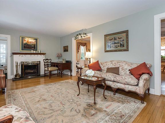 2nd image of 22 Saint James Pl