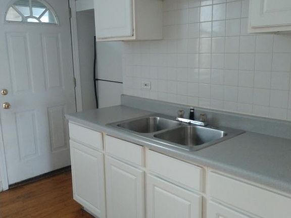 2nd image of 4047 N Mozart St APT 3W