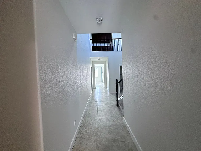 10735 Ridgebrook Dr — Photo 2