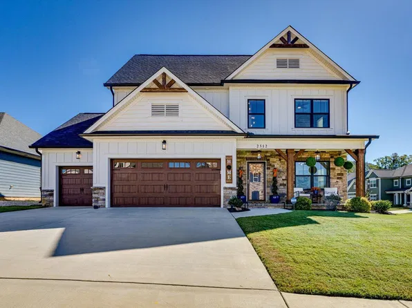 2512 Blue Skies Dr, Ooltewah, TN 37363
