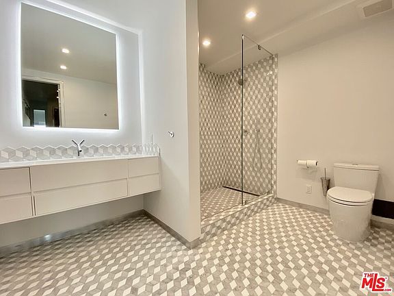 5th image of 999 N Doheny Dr APT 707