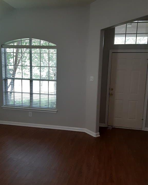 1st image of 218 Canterbury Dr