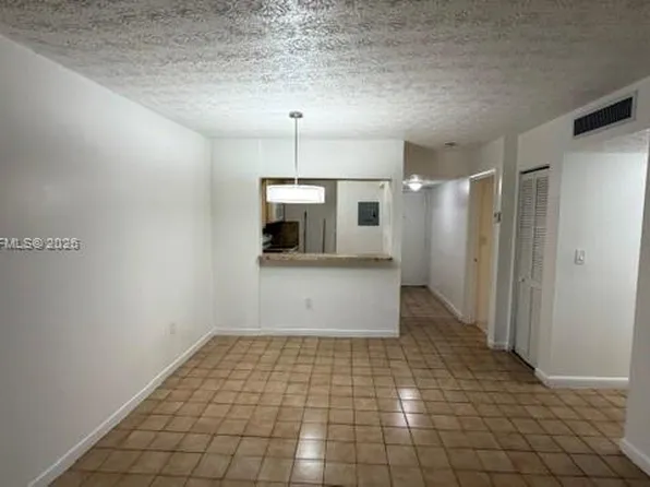 6070 W 18th Ave APT 306, Hialeah, FL 33012