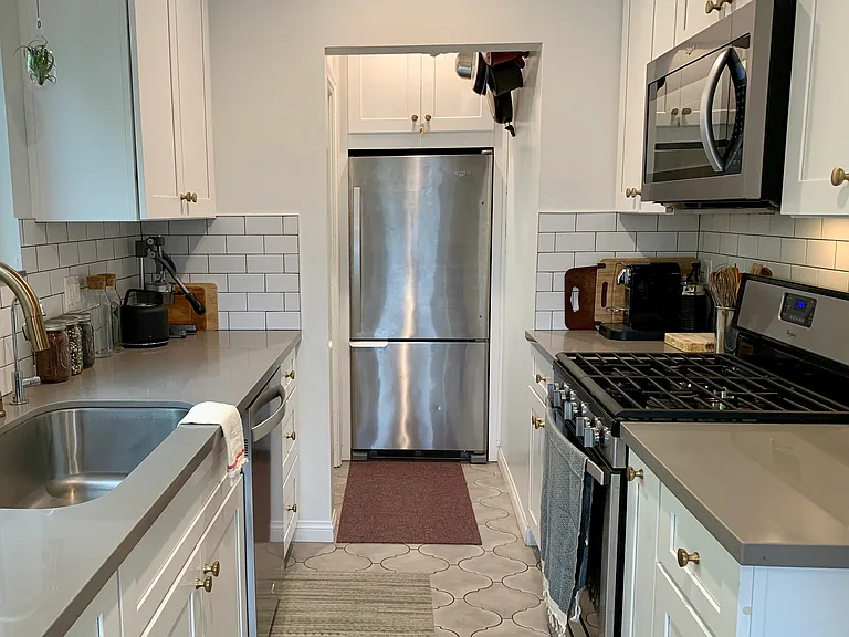 1852 S Redondo Blvd — Photo 7