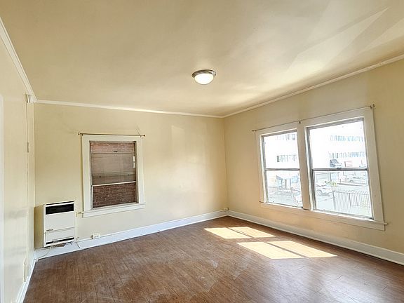 4th image of 815 S Lake St APT 201