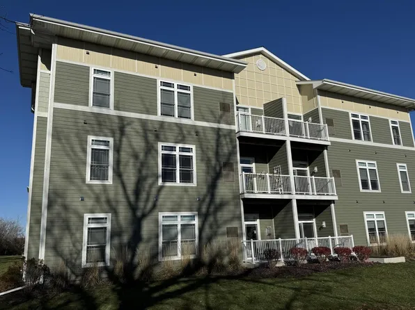 265 Thurow DRIVE #207, Oconomowoc, WI 53066