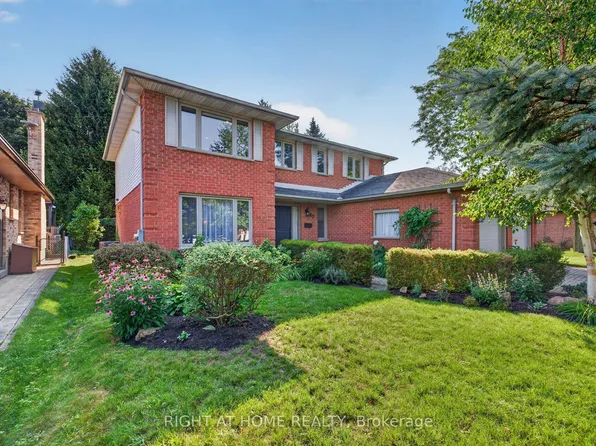47 Robinson Ln, London, ON N5X 3V3