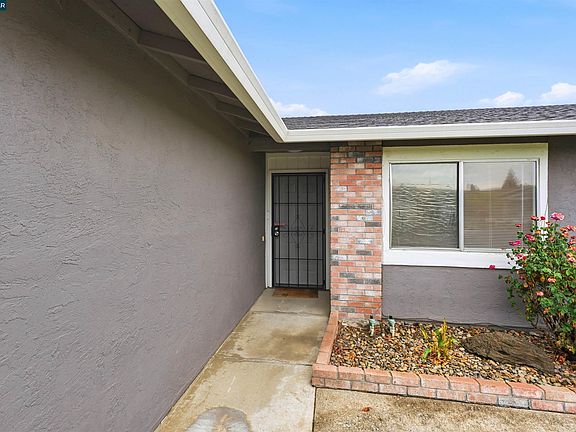 5th image of 1489 De Boer Dr