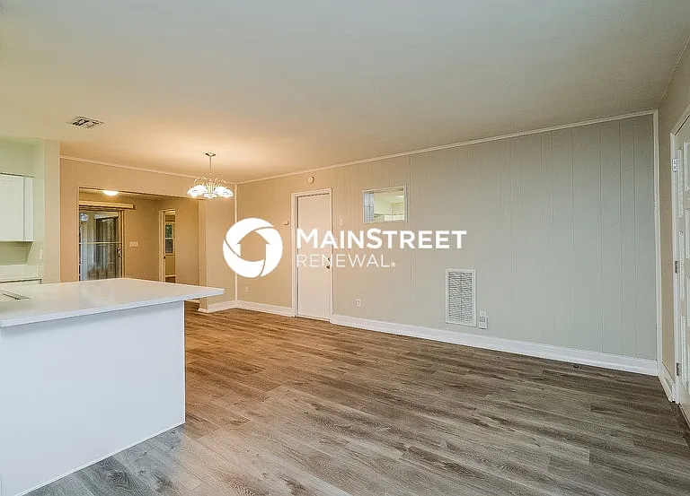 2447 Whitman St — Photo 6