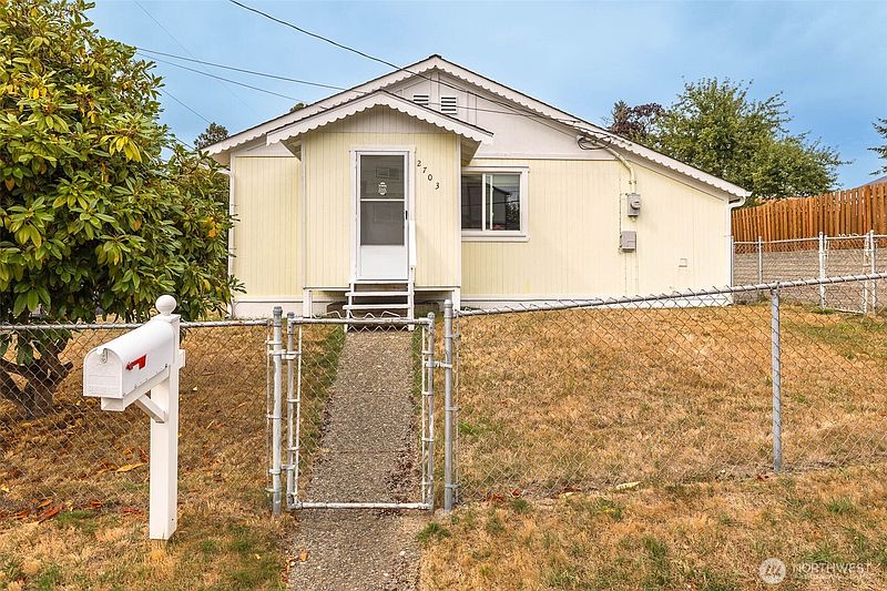 2nd image of 2703 Maple Street