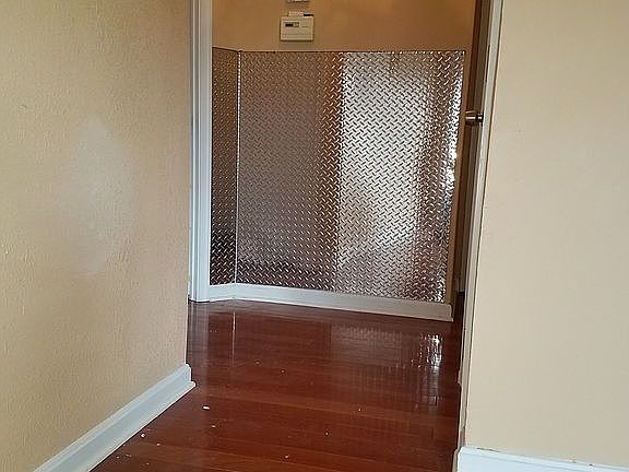 4th image of 8811 Devries Ct