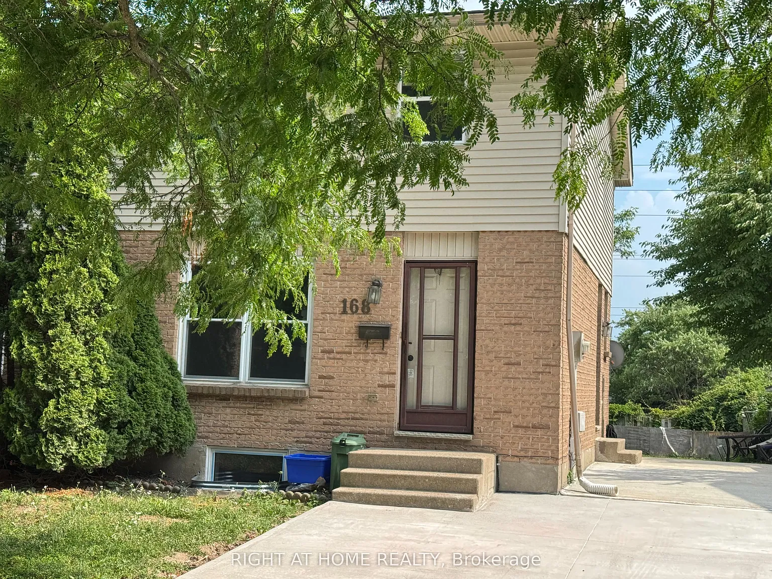 3 bed, $2,200 — Photo 1