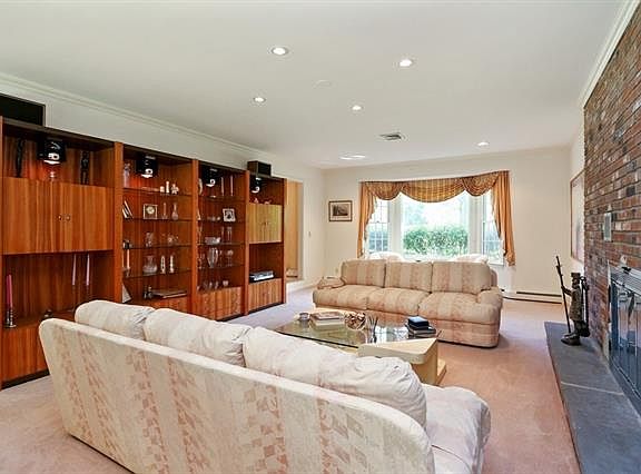 4th image of 2 Leddy Ln