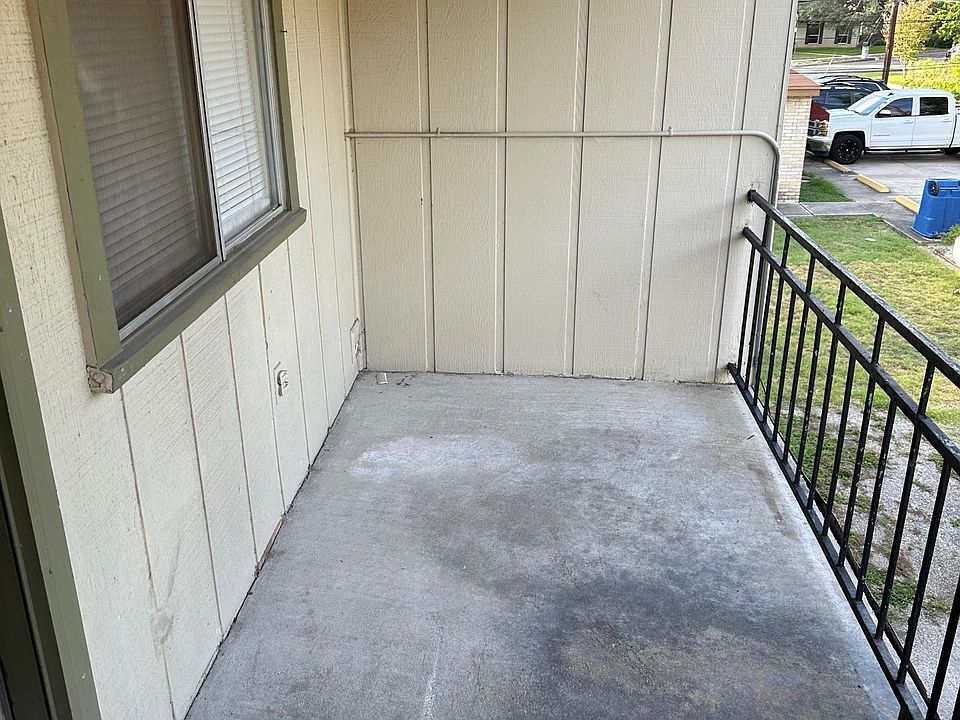 1st image of 606 Chauncey Dr #3