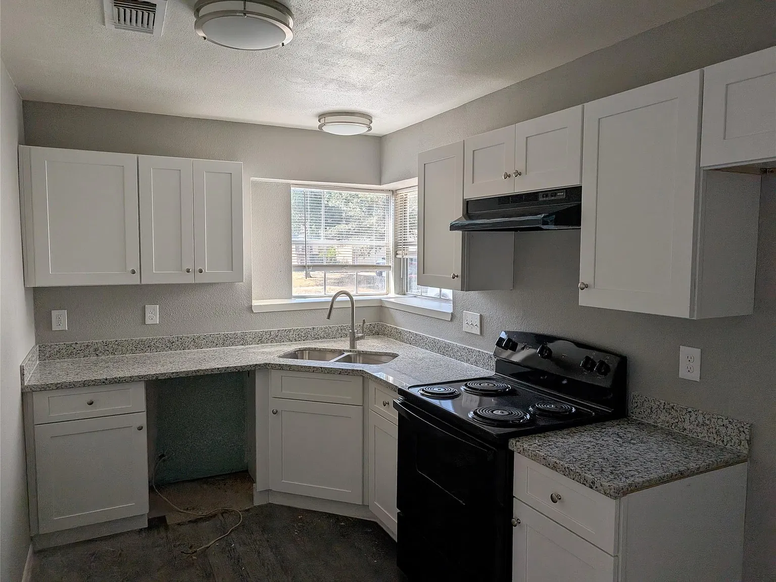 3 bed, 2.0 bath, 1230 sqft, $1,650 — Photo 2