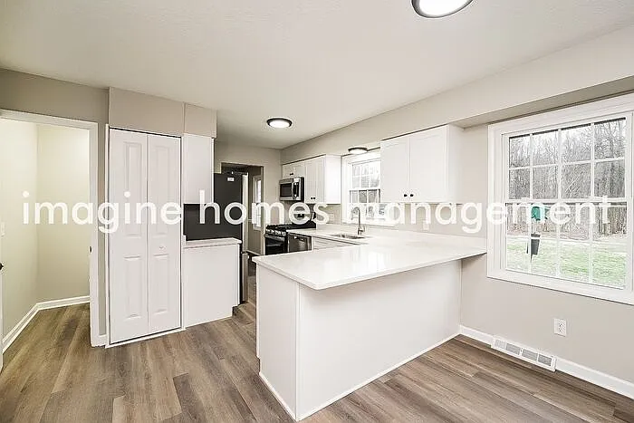 7746 Skylineview Dr — Photo 4