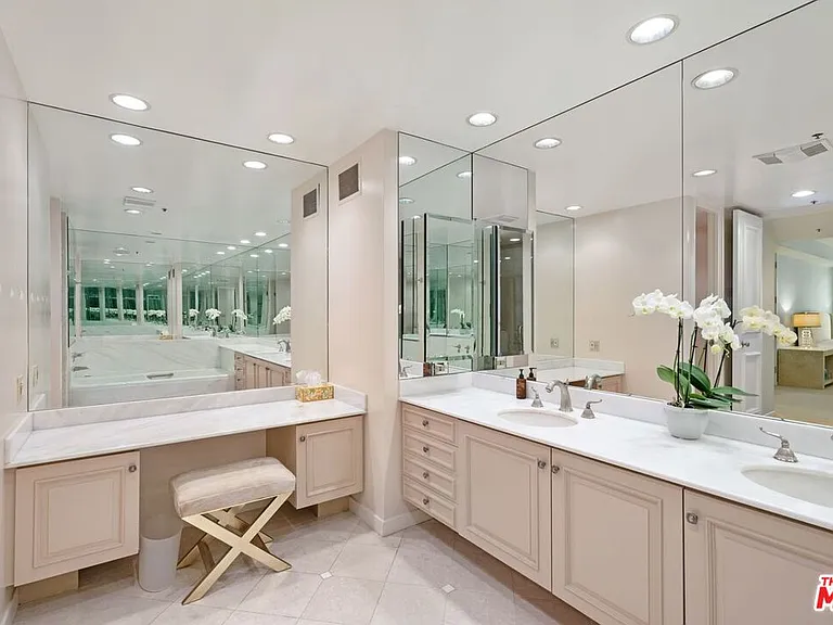 10750 Wilshire Blvd #1501 — Photo 28