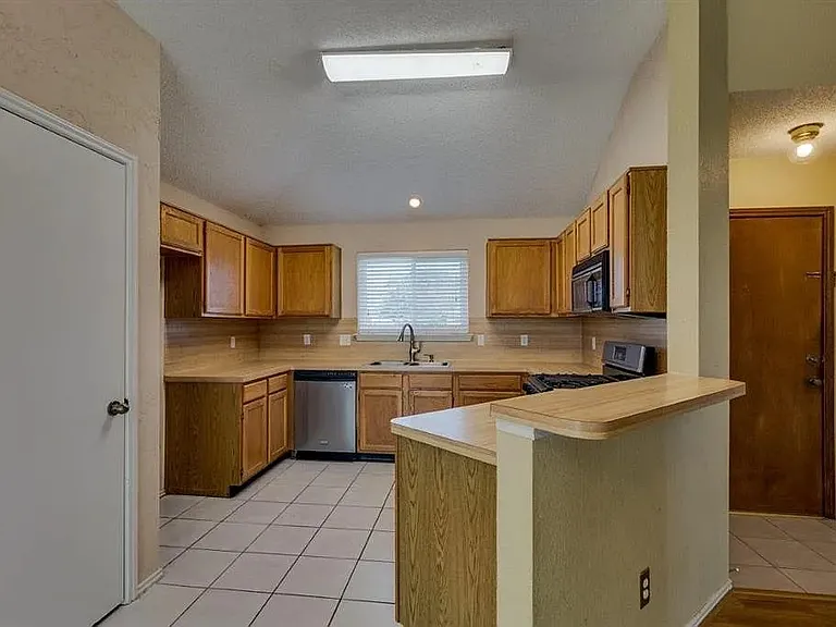 2321 Shadyoaks Ln — Photo 7