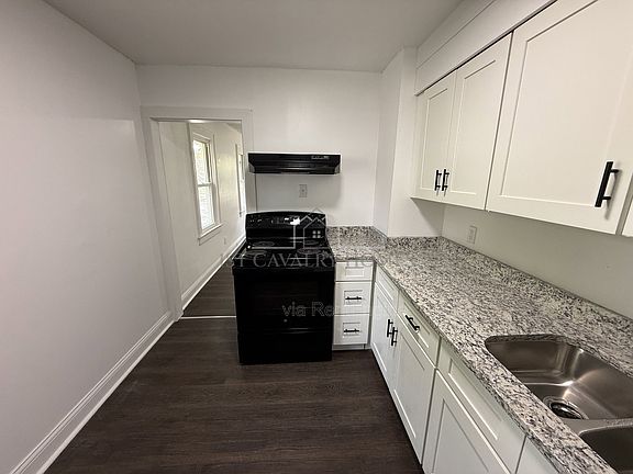 5th image of 778 Ravenswood St