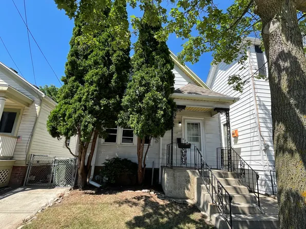 830 E Brady St, Milwaukee, WI 53202