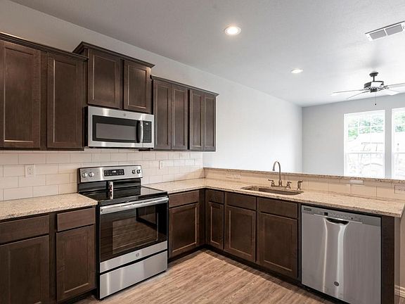 2nd image of 521 North St #521
