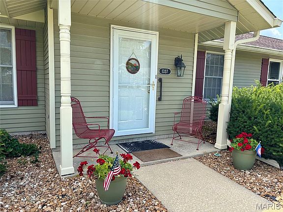 3rd image of 1327 Normandy Dr