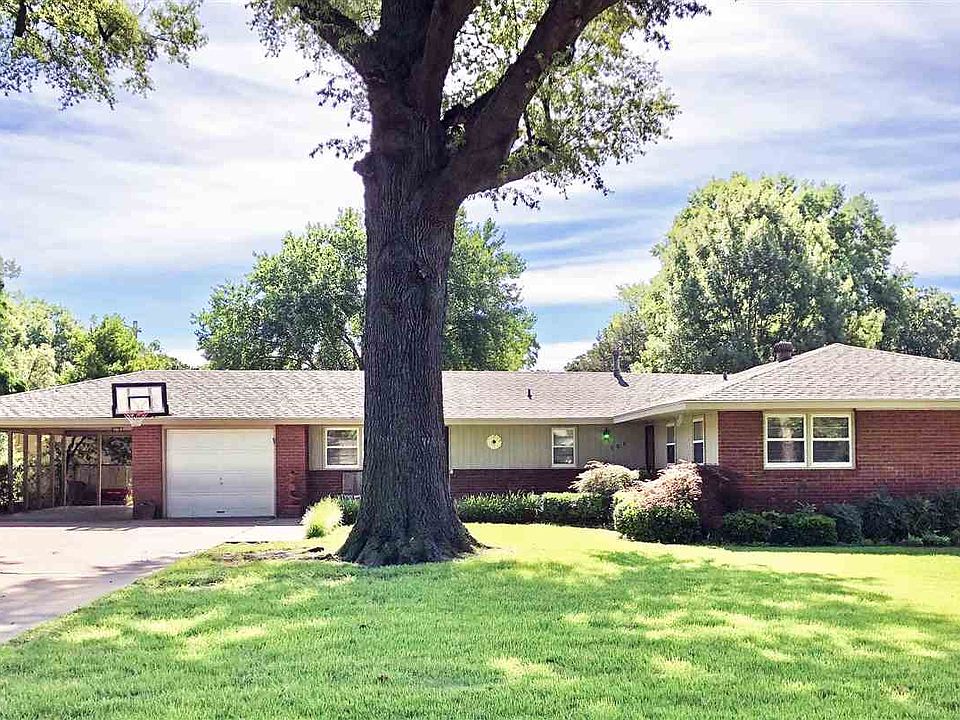 2nd image of 709 Sugar Maple Dr