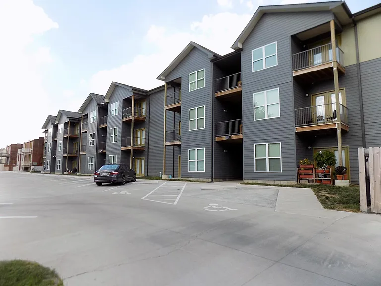 De Tonty Street Apartments — Photo 18