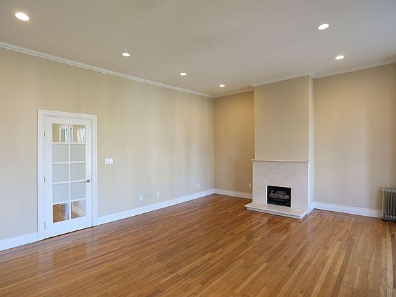 4th image of 836 S Van Ness Ave